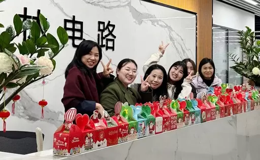 SprintPCBでのクリスマスの思い出：温かさ、甘いひととき、そして与える精神